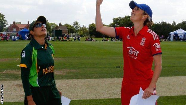 Pakistan captain Sana Mir and England skipper Charlotte Edwards