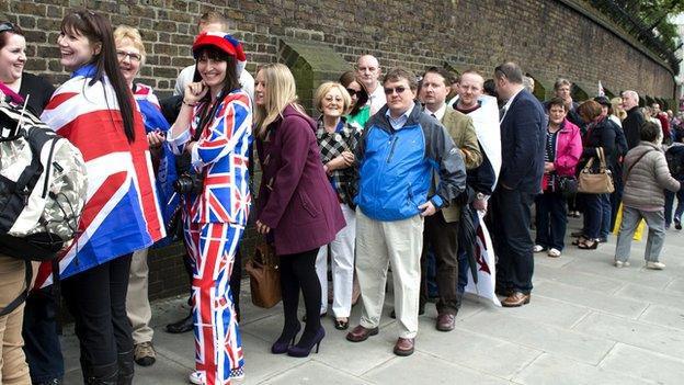 Queue for the Queen's Jubilee concert