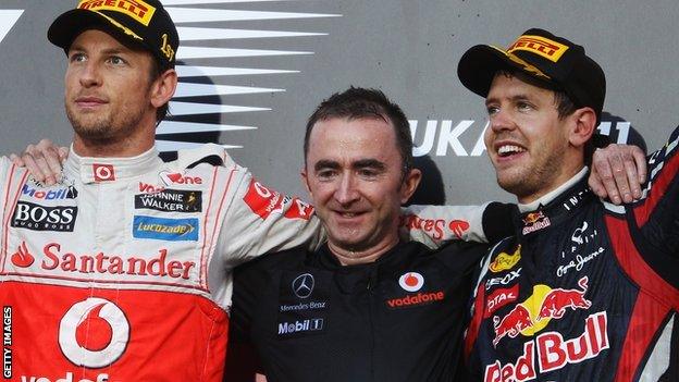 Paddy Lowe (centre)