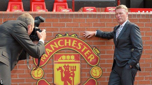 David Moyes being photographed