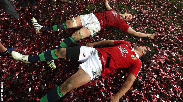 Alun Wyn Jones and Jamie Roberts get the party started by making tinsel angels on the Olympic Stadium pitch