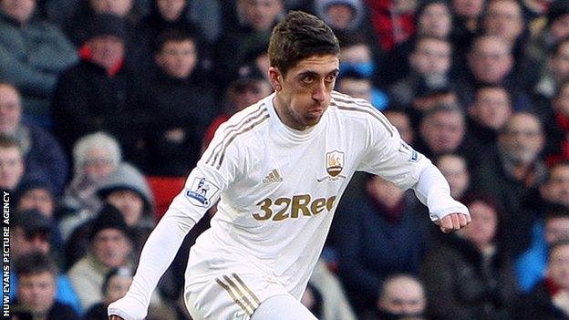 Pablo Hernandez in action for Swansea City