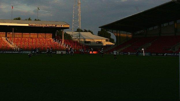 Racecourse Ground