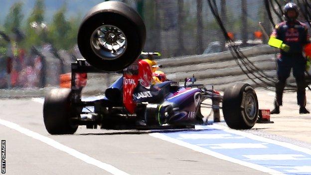 Mark Webber's car loses a wheel