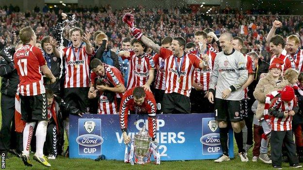 Derry City celebrate wining the 2012 FAI Cup