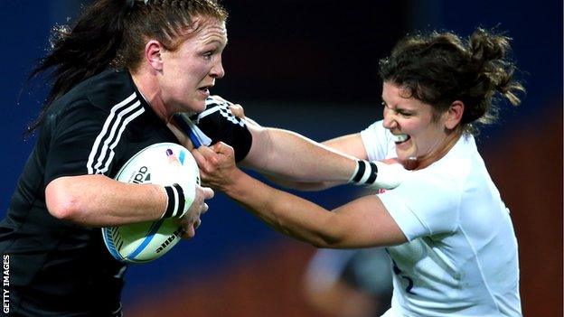 England's Sarah Hunter tackles New Zealand's Casey Robertson