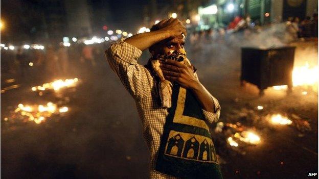 Protester on 6 October bridge in Cairo (15 July 2013)