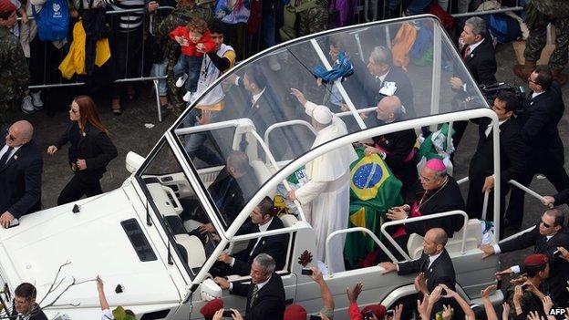 Pope arrives in his popemobile, Copacabana beach (28 July 2013)