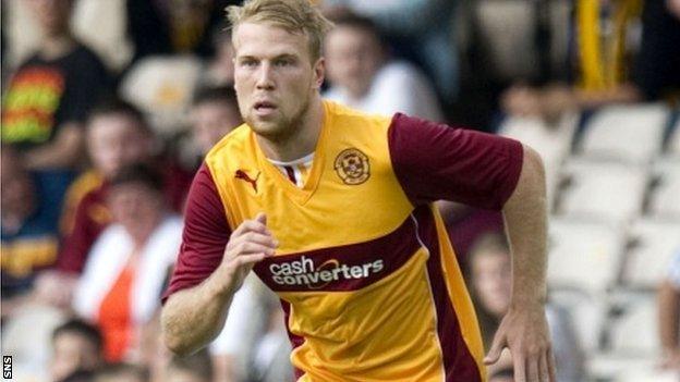 Henri Anier in action for Motherwell