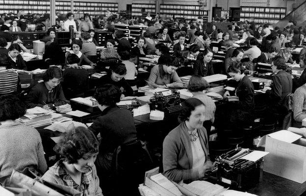 Women in an open-plan office in Liverpool, c 1955