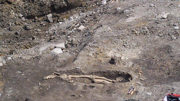 Skeleton found in archaeological dig in Gloucester