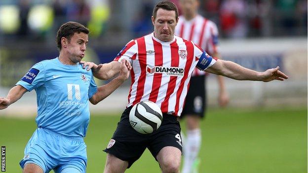 Drogheda United's David Cassidy in action against Barry Molloy of Derry City