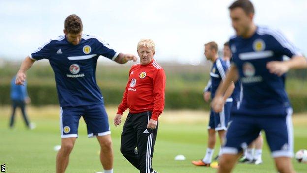 Scotland manager Gordon Strachan and players