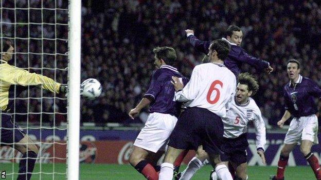 Don Hutchison heads the winner at Wembley in 1999