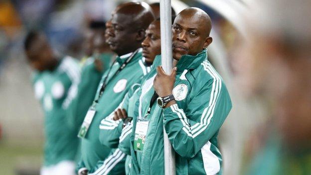 Nigeria coach Stephen Keshi (right)