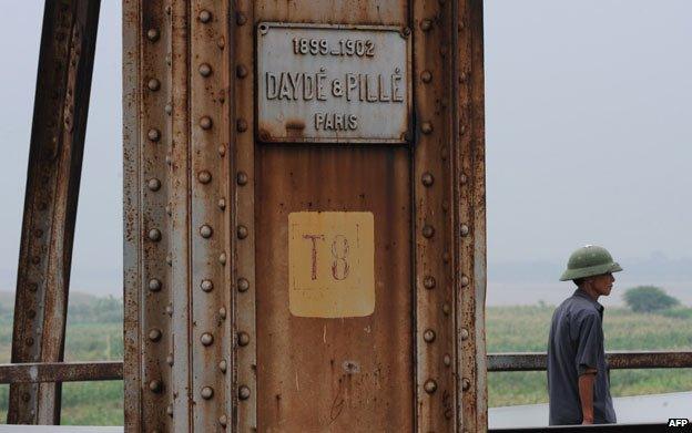 Long Bien bridge