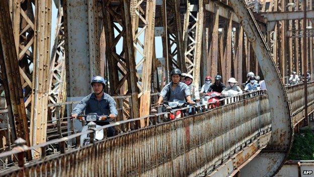 Motorcycles on Long Bien bridge