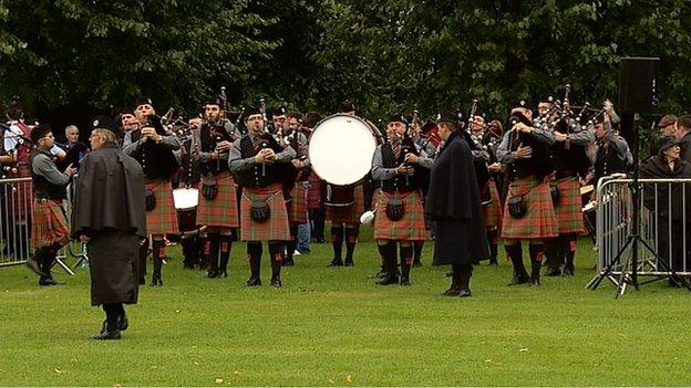 Pipers in Glasgow