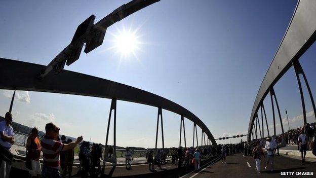 Visitors on Dresden's controversial Waldschloesschen bridge after the opening ceremony (24 August)