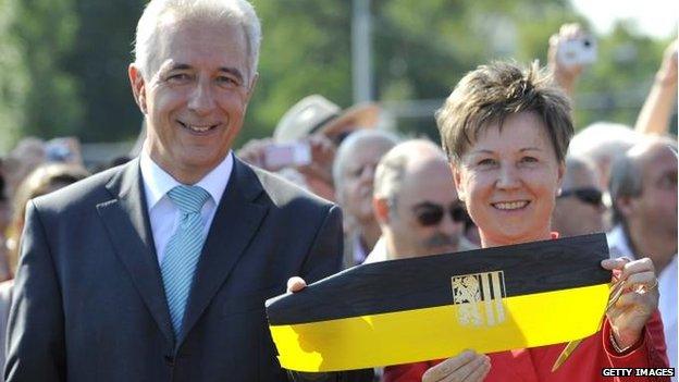 Saxony's Premier Stanislaw Tillich and Dresden Mayor Helma Orosz at the ribbon-cutting ceremony, Dresden (24 August)