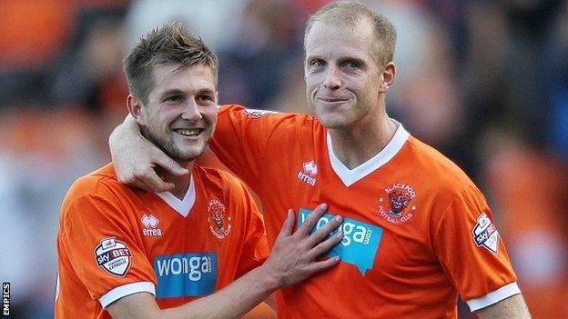 Tom Barkhuizen (left) scored the winner