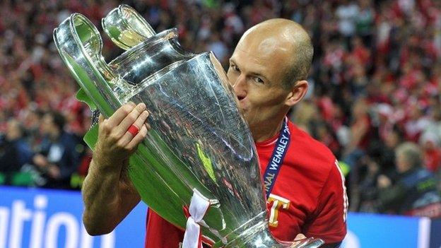 Bayern Munich winger Arjen Robben kisses the Champions League trophy after