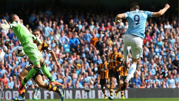 Alvaro Negredo scores