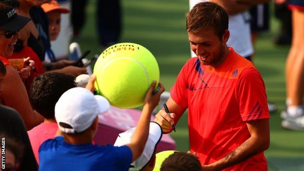 Dan Evans signs autographs for fans