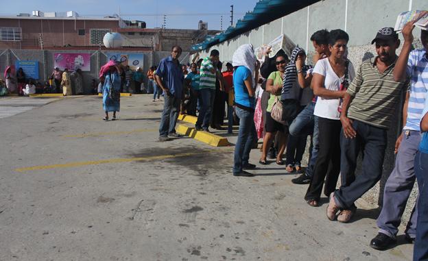 Queue outside a Maracaibo supermarket in Venezuela