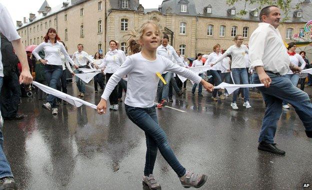 Dancers in Echtnernach