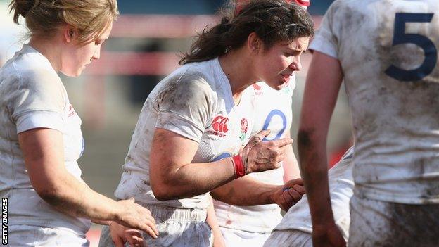 England captain Sarah Hunter (centre)