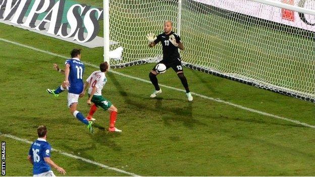 Alberto Gilardinho scores Italy's winner against Bulgaria