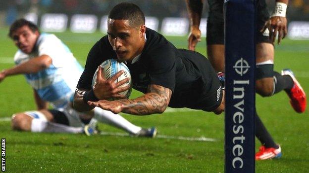 Aaron Smith dives over to score a try for the All Blacks