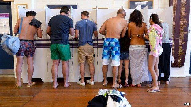 Australians cast their ballot in Sydney's Bondi beach on 7 September 2013