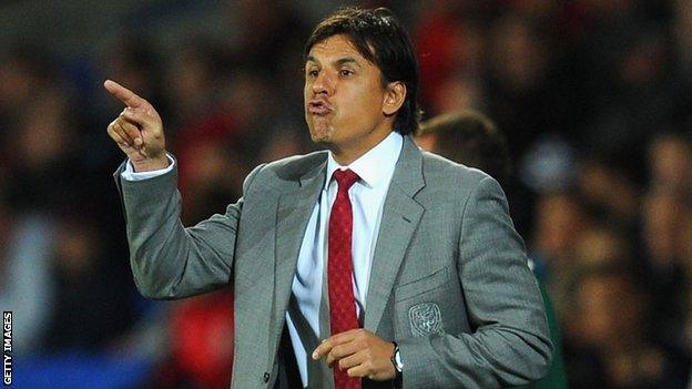 Chris Coleman makes a point to the players during Wales' 3-0 home defeat to Serbia in Cardiff