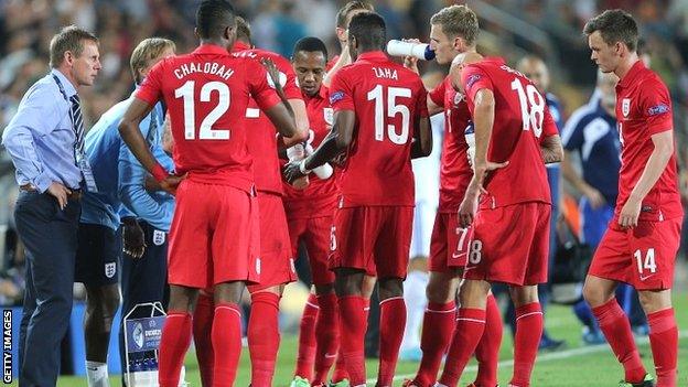 Stuart Pearce speaks with the England U-21 team during last summer's European U-21 Championships