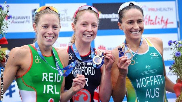 Aileen Reid (left) with London race winner Non Stanford and third-placer Emma Moffatt