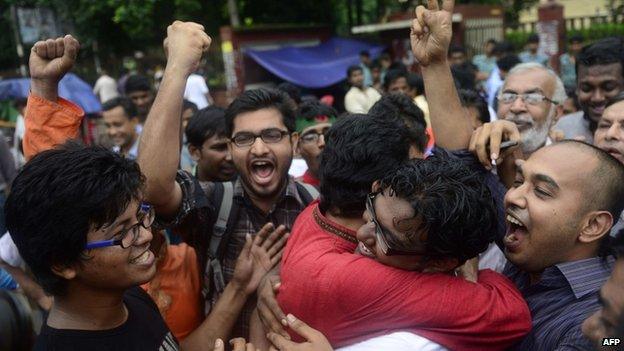 Bangladeshi social activists shout slogans in Dhaka on September 17, 2013