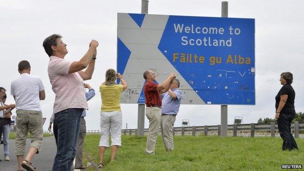Scotland welcomes you sign