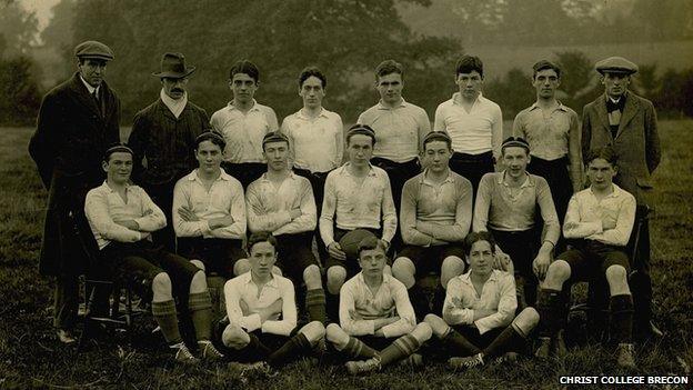 The Christ College team from 1913