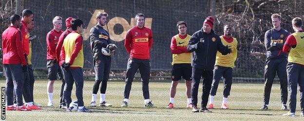 Rene Meulensteen addresses the Manchester United squad