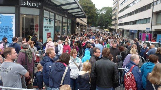 Queue for Gromit exhibition