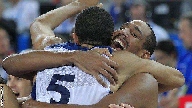 France's Nicolas Batum (left) and Tony Parker