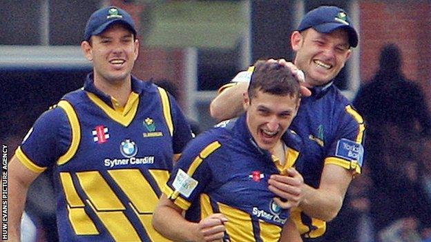 Andrew Salter celebrates a wicket with Jim Allenby (left) and Graham Wagg