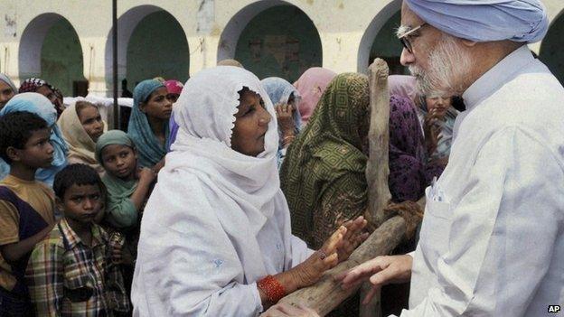 PM Manmohan Singh with riot affected at a relief camp in Muzaffarnagar on Sept 16, 2013