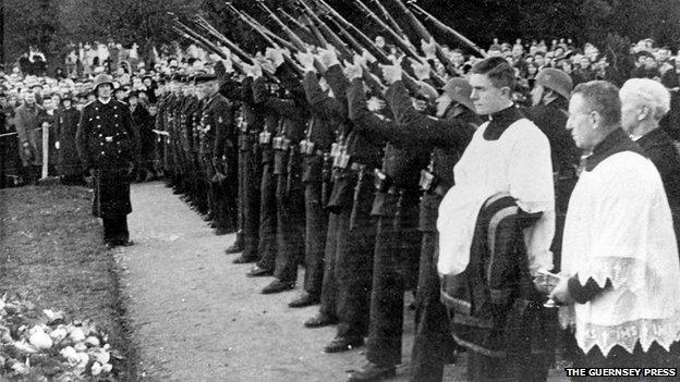 Mass funeral, Guernsey 1943