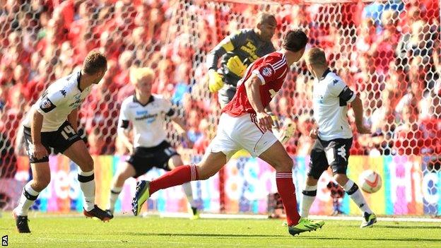 Jack Hobbs heads in for Nottingham Forest