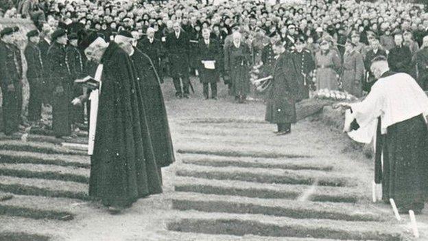 Mass funeral, Guernsey 1943