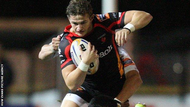Hallam Amos on the run