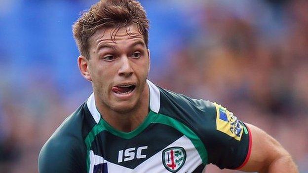 Alex Lewington races to the line for London Irish